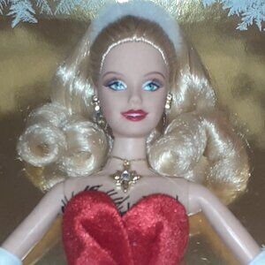 HOLIDAY BARBIE 2007 NEVER REMOVED FROM BOX, SANTA BABY DRESS. GORGEOUS